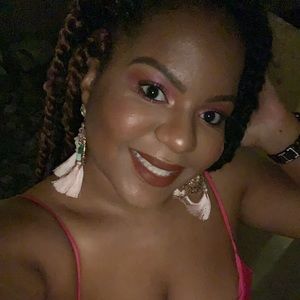 Meet your Posher, Anye